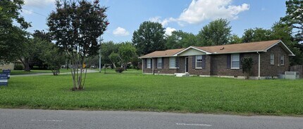 Building Photo - 100 Southburn Dr