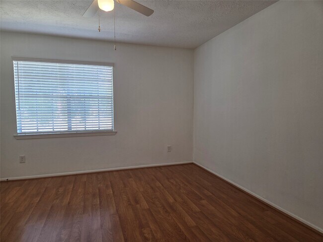 Building Photo - 12177 Sharpview Dr