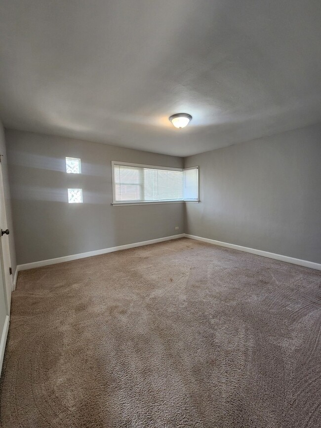Building Photo - 1338 Wentworth Ave