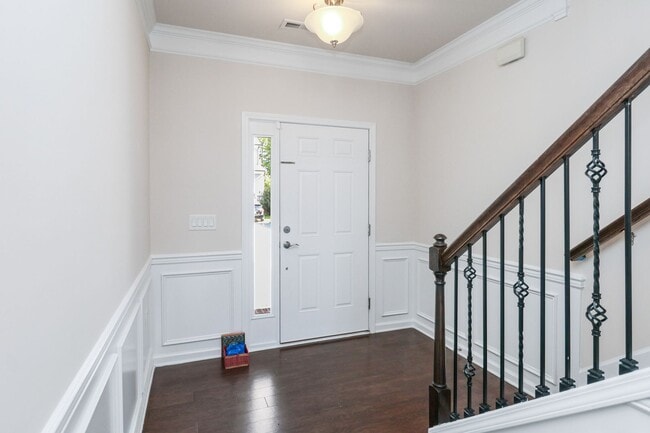 Building Photo - Stunning 4BD, 3BA Cary Home in Prime Locat...