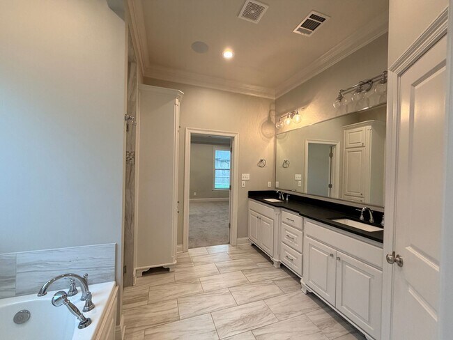 Building Photo - Gated Community Close to Barksdale Air Force Base...