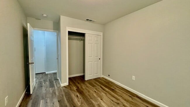 Building Photo - NEWLY RENOVATED 3 BED, 3 BATH ONE STORY HO...