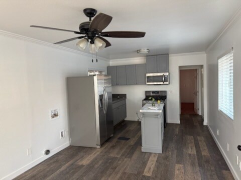 Building Photo - 454 E 63rd St