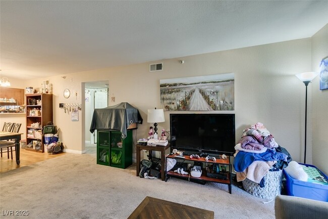 Building Photo - 2750 Durango Dr