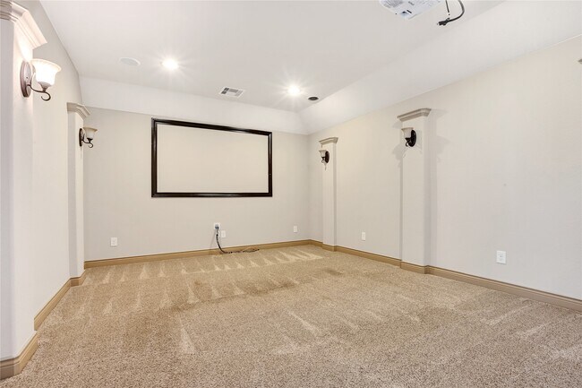 Building Photo - 40515 Manor Dr