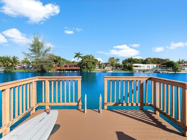 Building Photo - 21151 NE 22nd Ct