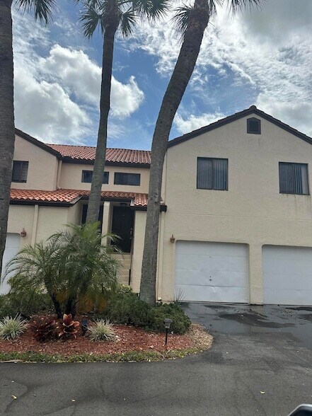 Building Photo - 21 Via de Casas Sur Via