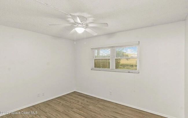 Building Photo - 126 Lancha Cir