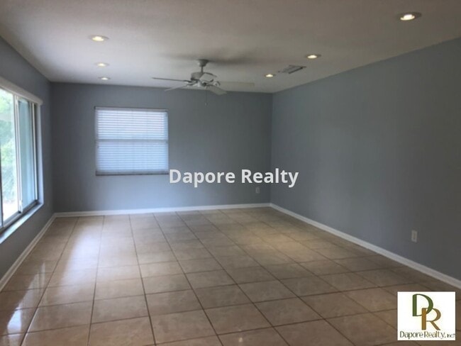 Building Photo - Must See 3 Bedroom, 3 Bath, Screened Pool ...