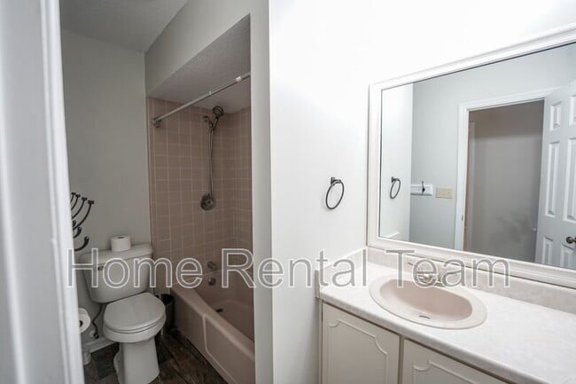 Building Photo - 803 Kings Rd