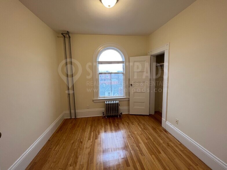 Building Photo - 2 Ware St