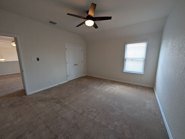 Building Photo - 4/2.5/2 with Large Game Room / Near Gruene...