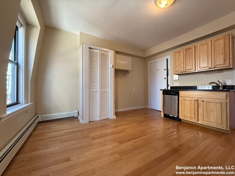 Building Photo - 232 Cambridge St