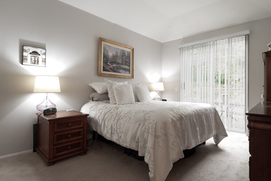 Building Photo - 14 Celano Ct