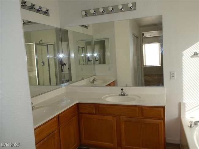 Building Photo - 109 Restful Crest Ave