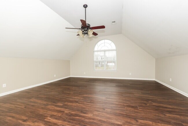 Building Photo - 1807 Meadowglen Cir