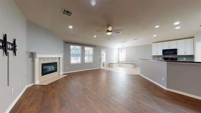 Building Photo - 221 Creek Ridge Ln