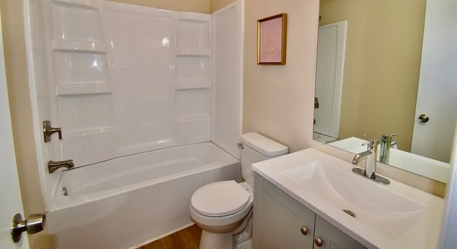 Building Photo - 651 White Ct