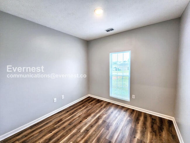 Building Photo - 476 Dove Way