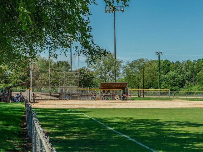 Building Photo - Built in 2022 and waiting for you to move right on in!