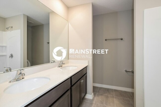 Building Photo - 5 Bedroom Pet-Friendly Home in Mascotte, FL with Main Street Renewal