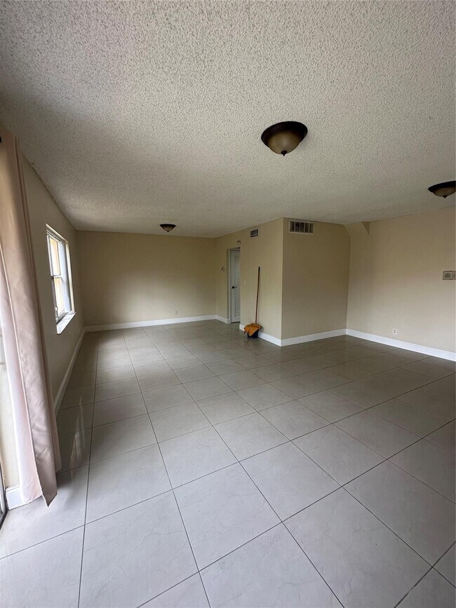 Building Photo - 17911 Ave