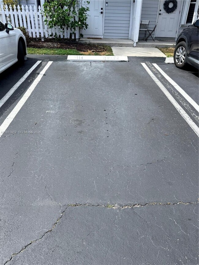 Building Photo - 2533 NE 15th St