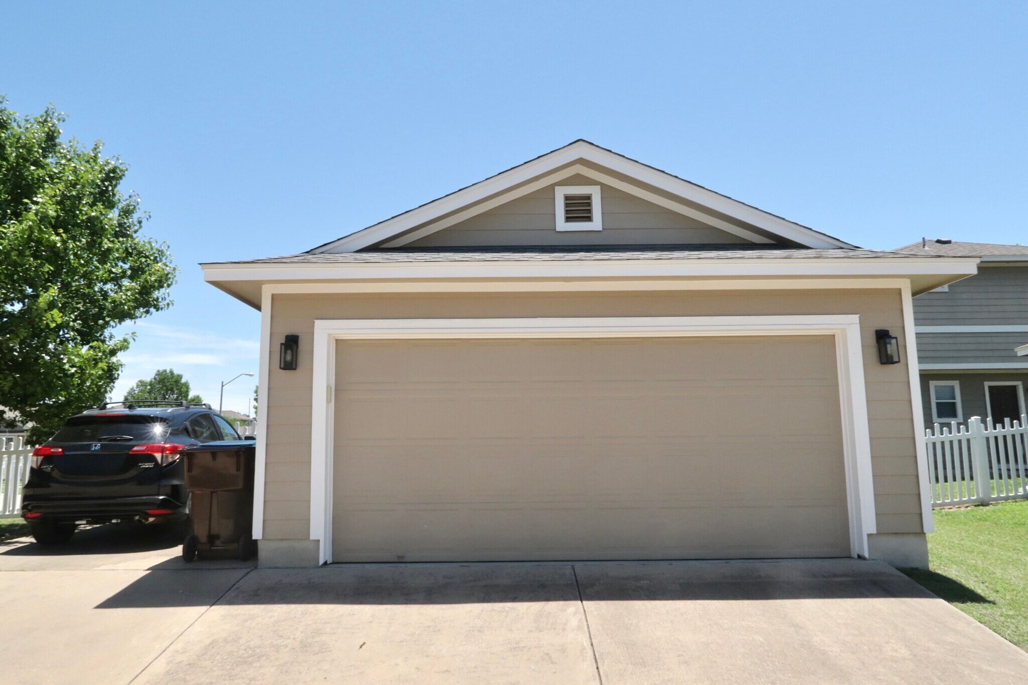 2-car detached garage - 500 Rolling Oak Dr