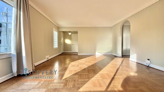 Building Photo - Updated MCM Gem in Adams Point