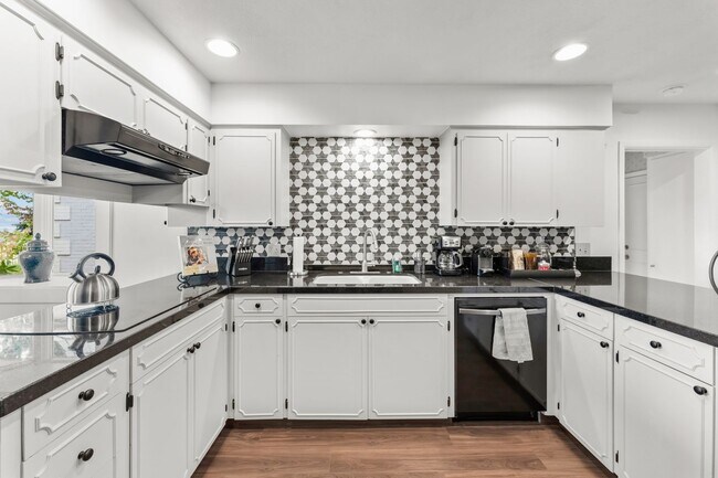 Building Photo - Fully Furnished Luxury Estate in Boise's Lower Highlands