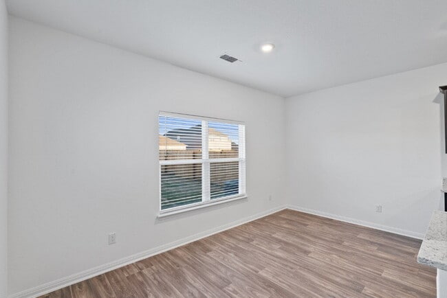 Building Photo - Step into a roomy Elgin residence designed for easy living and everyday convenience.