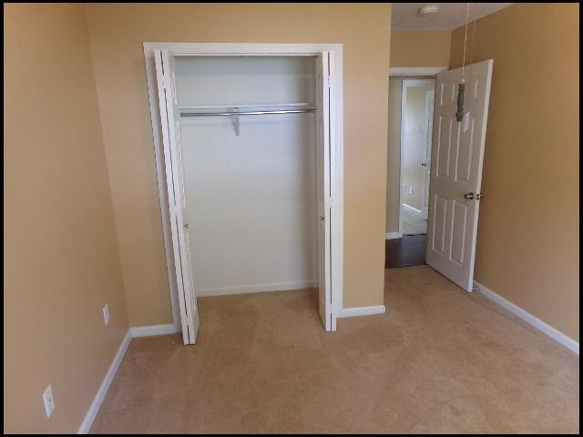 Building Photo - 1009 Foxwood Dr
