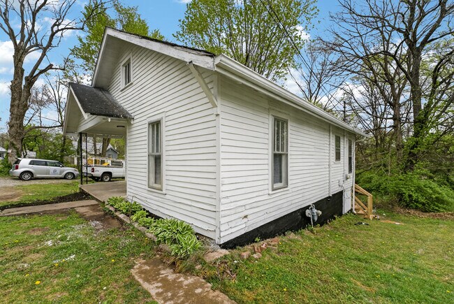 Building Photo - 225 Sunset Ave