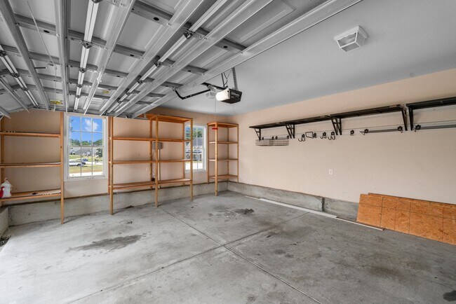 Building Photo - 3 Bed 2 Bath Convenient to Fayetteville an...