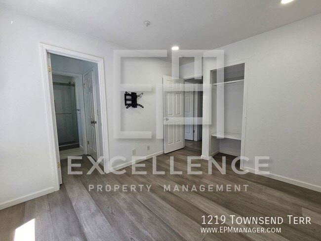 Building Photo - 1219 Townsend Terrace