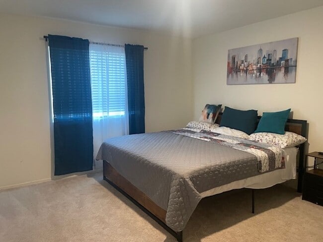 Building Photo - Spacious New four bedroom home