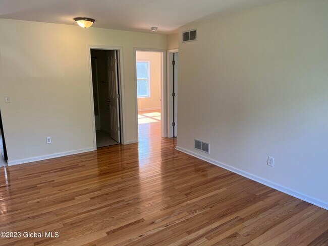 Building Photo - 202 N Nassau Rd