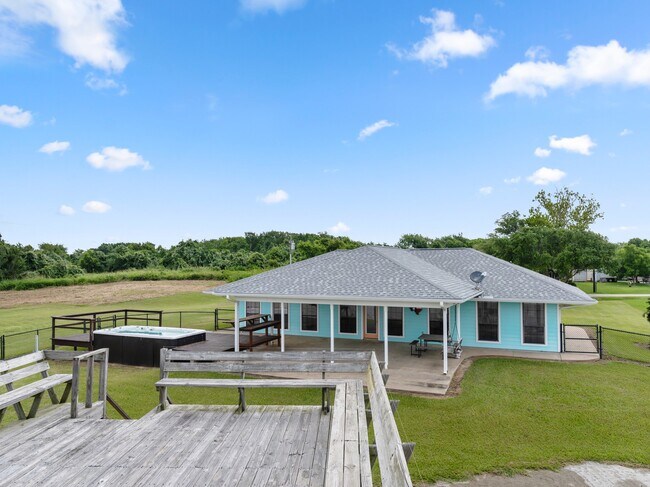 Building Photo - 779 Cr 257