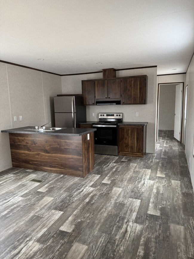 Building Photo - 404 Parker St