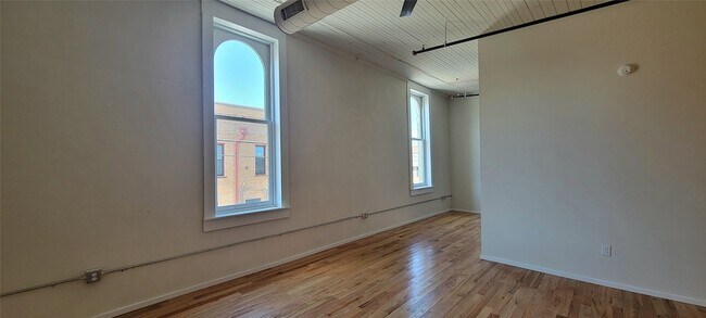 Building Photo - 201 E Chambers St