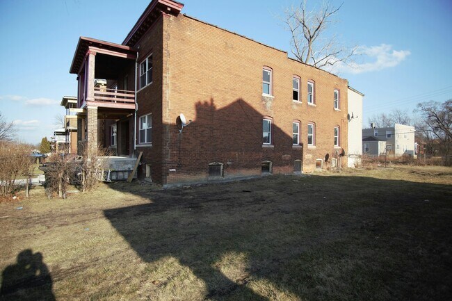 Building Photo - 226 Kenilworth St