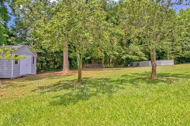 Building Photo - 630 Hawthorne Pl