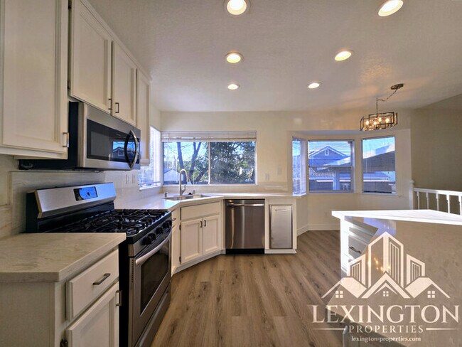 Building Photo - Beautifully Updated, 4BD/3BA, Home in Rocklin – Excellent Location!