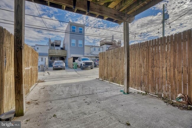 Building Photo - 1711 Clarkson St
