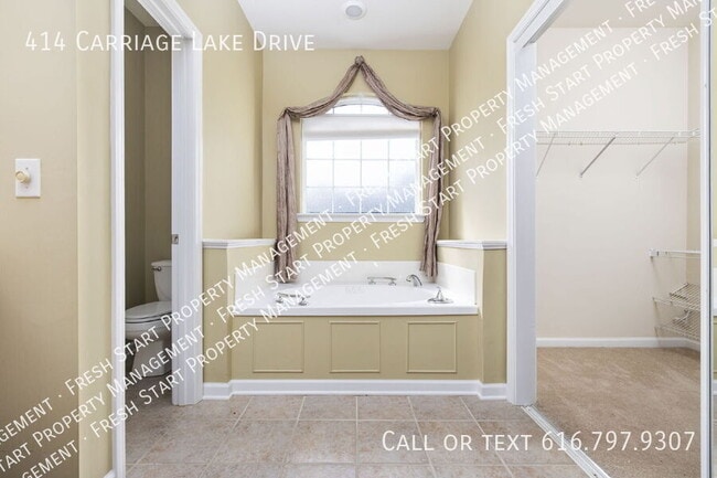 Building Photo - 414 Carriage Lake Dr