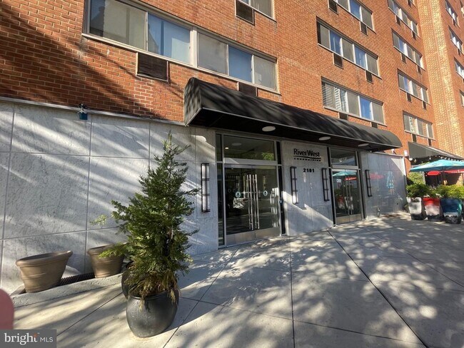 Building Photo - 2101 Chestnut St