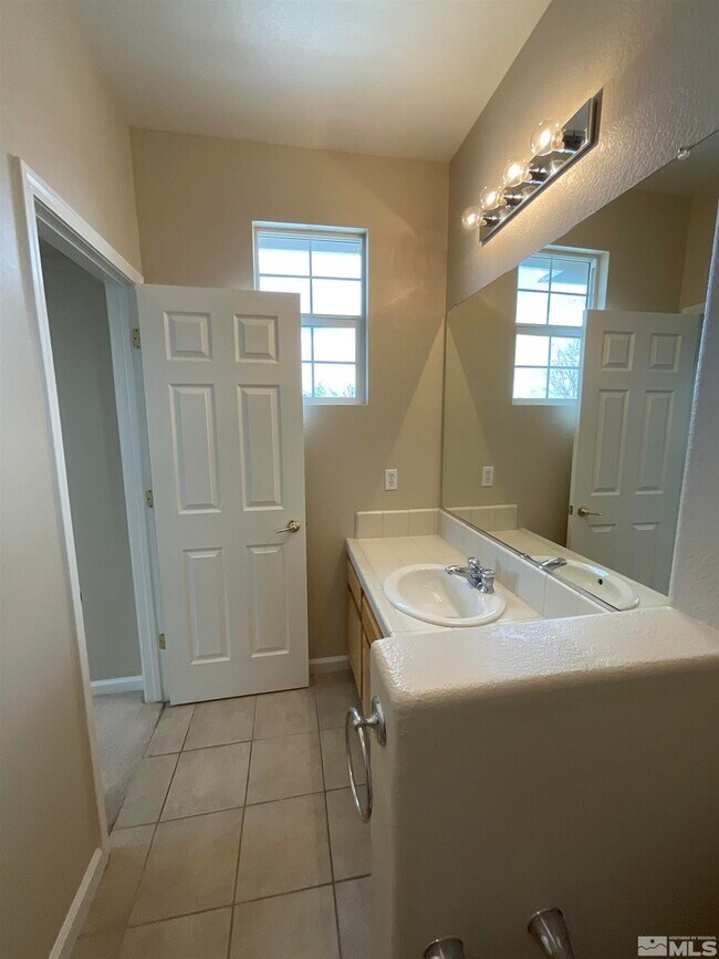 Building Photo - 2847 Falcon Ridge Dr