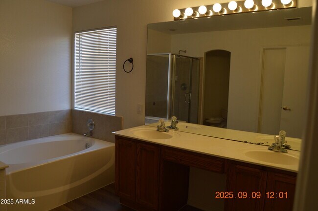 Building Photo - 4151 E Silverwood Dr