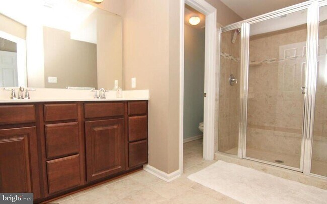 Building Photo - 7548 Honey Locust Ln