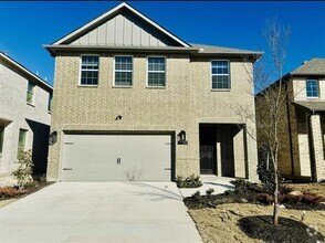 Building Photo - 2730 Woodland Ct